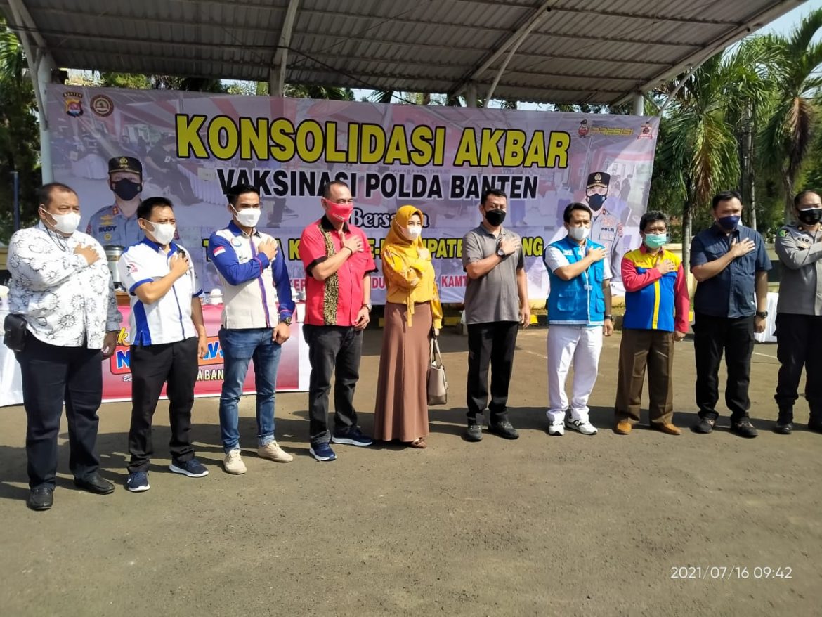 *Polda Banten Bersama Serikat Pekerja Se-Kabupaten Serang Lakukan Vaksinasi*