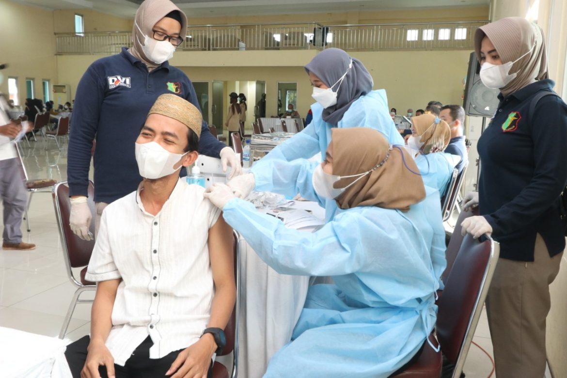 Luar Biasa, Polda Banten Targetkan 19.500 Vaksin Per Hari
