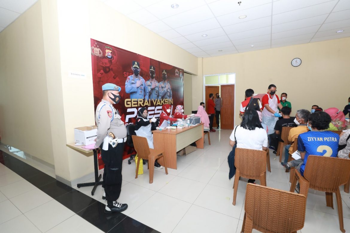 Polresta Tangerang Kawal Kegiatan Vaksinasi Presisi Buruh Anggota SPN