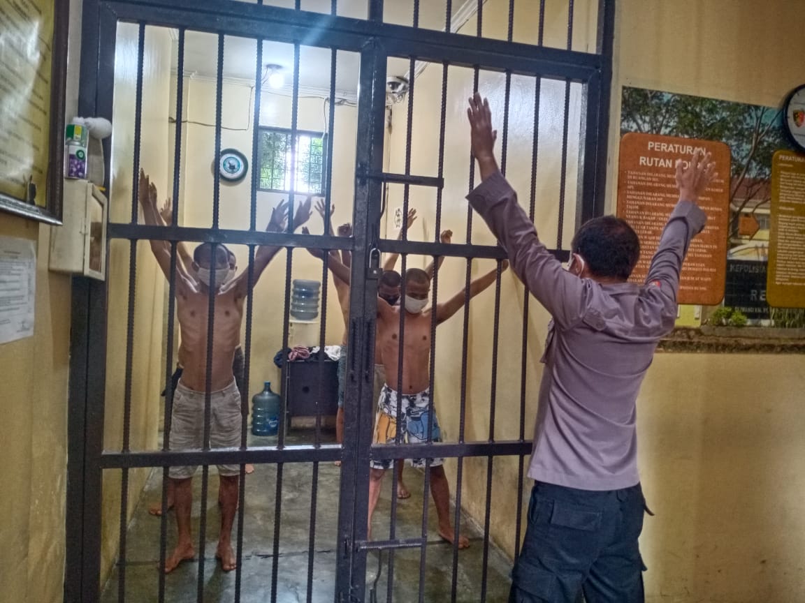 Rutinitas Sat Tahti  Polres Lebak Polda Banten adakan Olah Raga Bersama untuk Para Tahanan