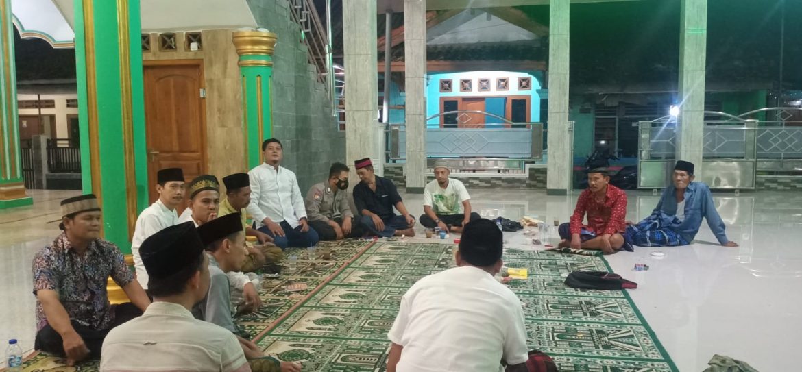Bangun Sinergi dan Kordinasi Bhabinkamtibmas Polsek Serang Sowan ke ketua DKM Masjid As-Shomad Kota Serang