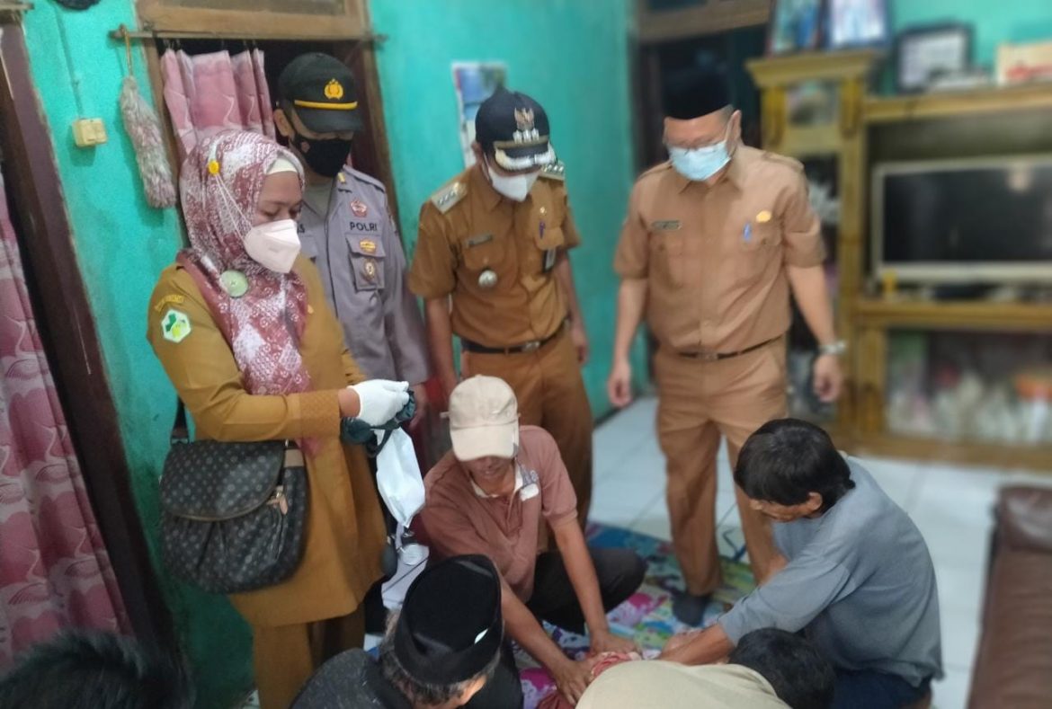 Kapolsek Munjul Polres Pandeglang Polda Banten beserta muspika Bantu ODGJ