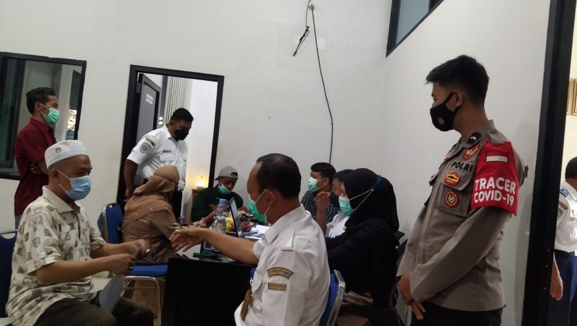 Bersama Unit Penyelengara Pelabuhan Karangantu, Polsek Kasemen Polres Serang Kota Laksanakan Vaksinasi