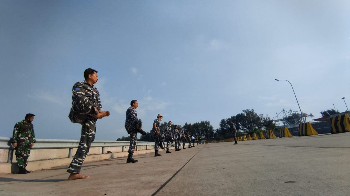 Uji Tangkas Latihan Renang Laut Militer Prajurit Lanal Banten