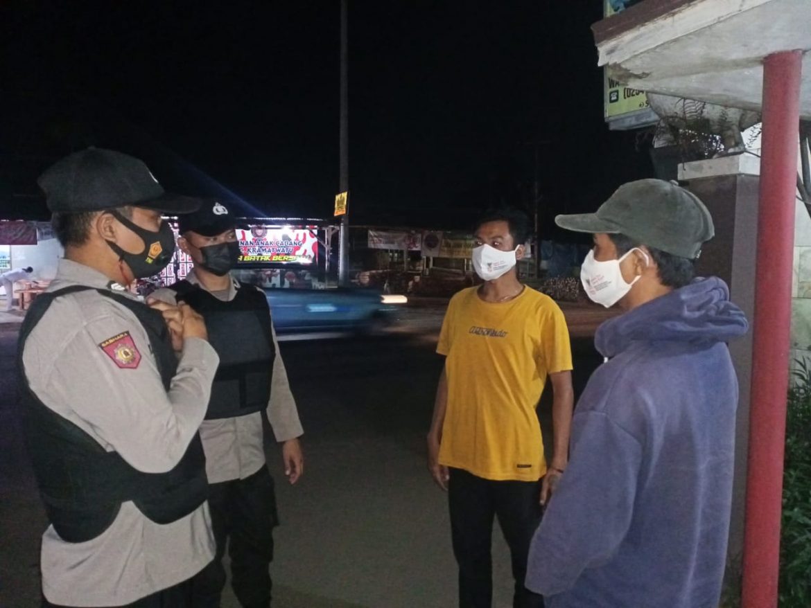 Cegah Premanisme, Anggota Polsek Kramatwatu Polres Serang Kota Binluh Ke Pak Ogah