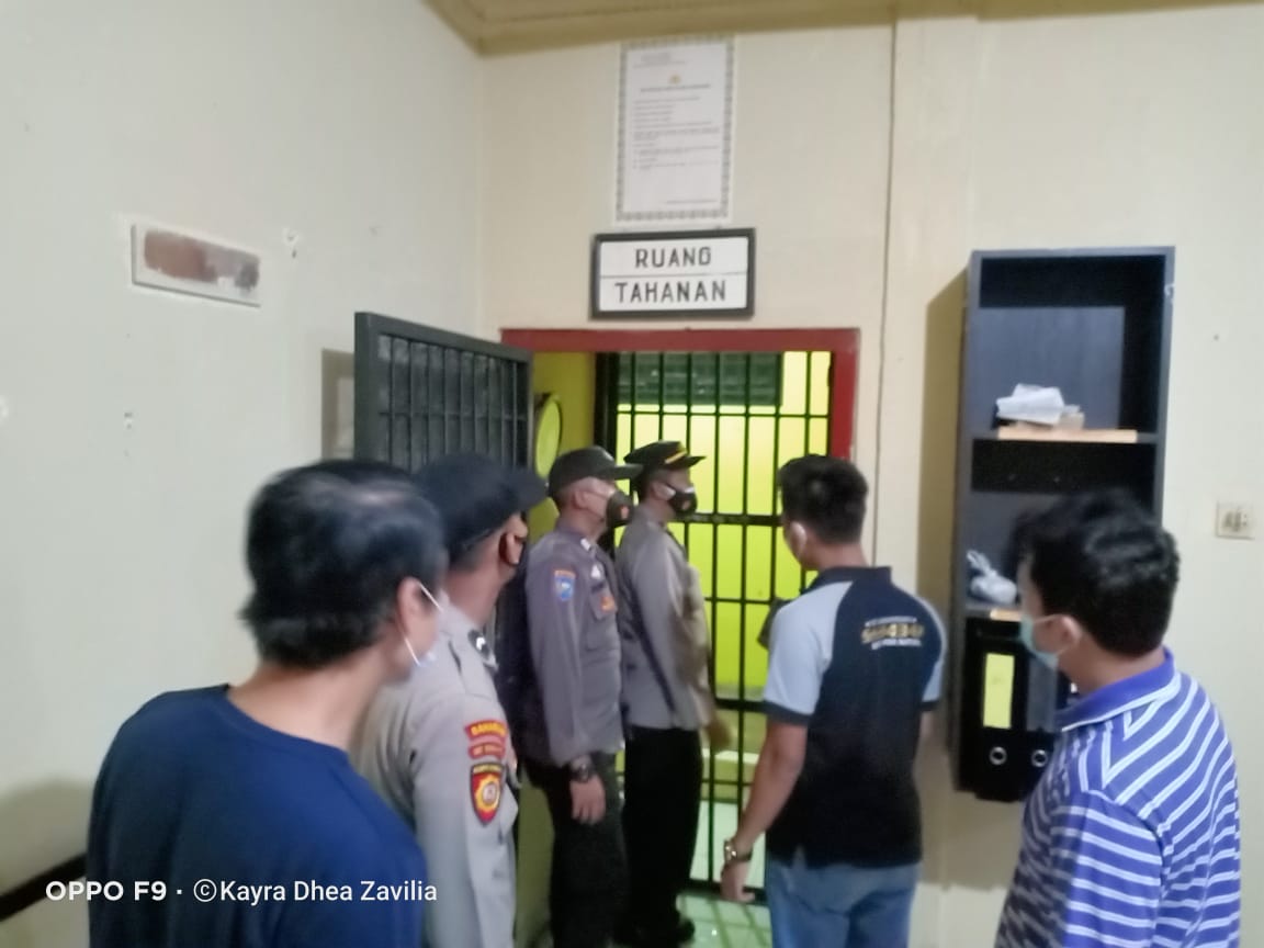 Polsek Pasar Kemis Polresta Tangerang Cek Rutin Tahanan Selesai Apel Malam