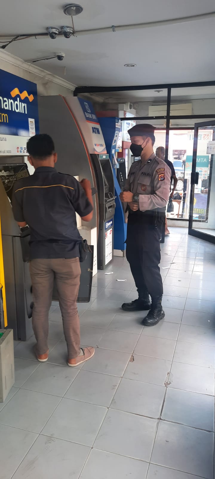 Polres Serang Polda Banten lakukan giat Pengawalan pengisian ATM UG Mandiri