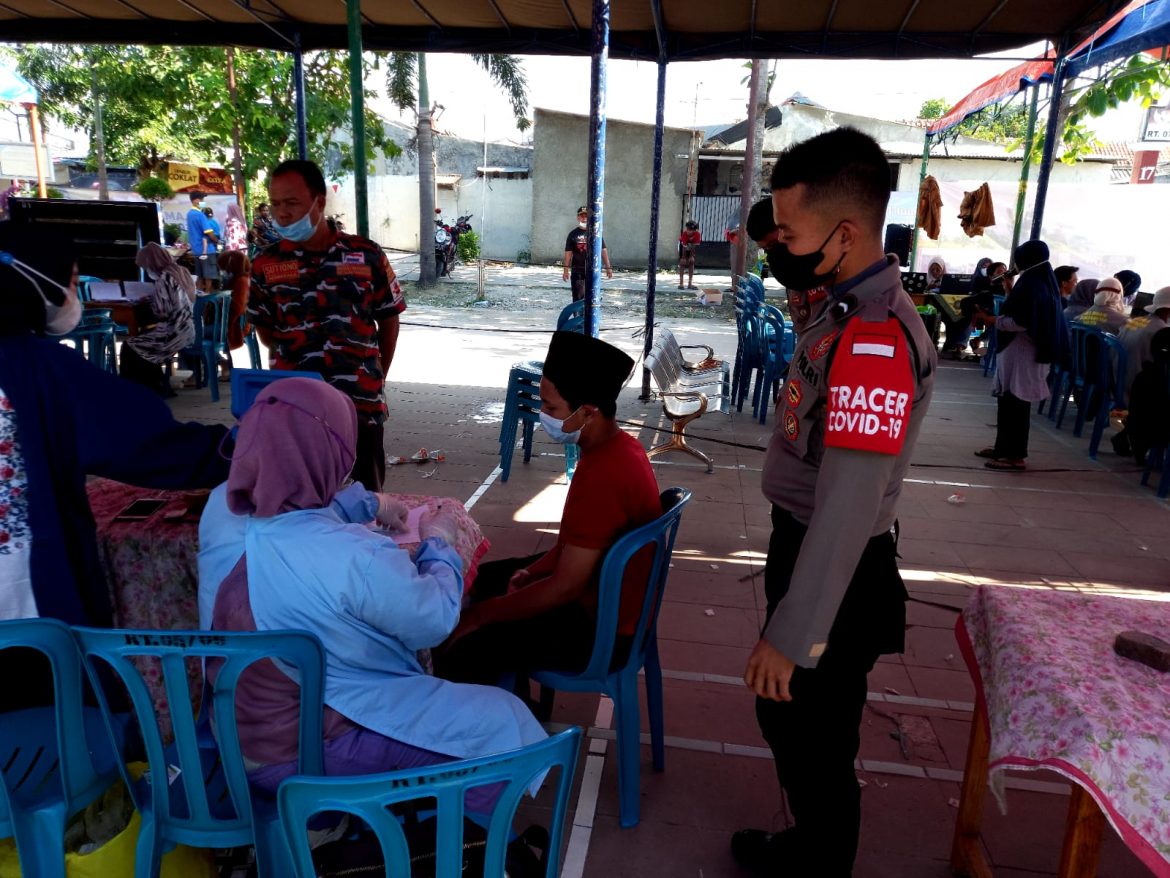 Kapolsek Rajeg Polresta Tangerang Tinjau Jalannya Pelaksanaan Vaksinasi Merdeka Dosis 1 di Perum Rajeg Mas Pratama