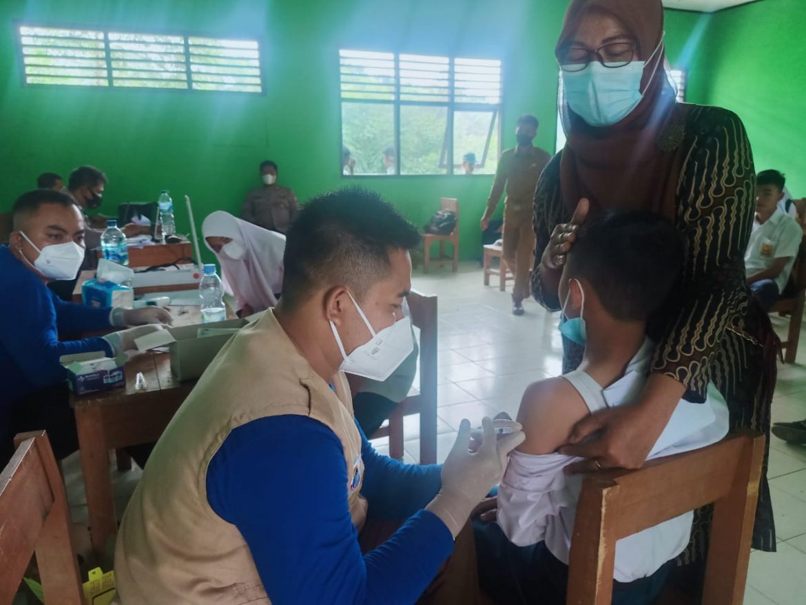 Ratusan Pelajar SMPN 3 Cibeber Kabupaten Lebak Ucapkan Terima Kasih Kepada Polda Banten Diselenggarakan Vaksinasi