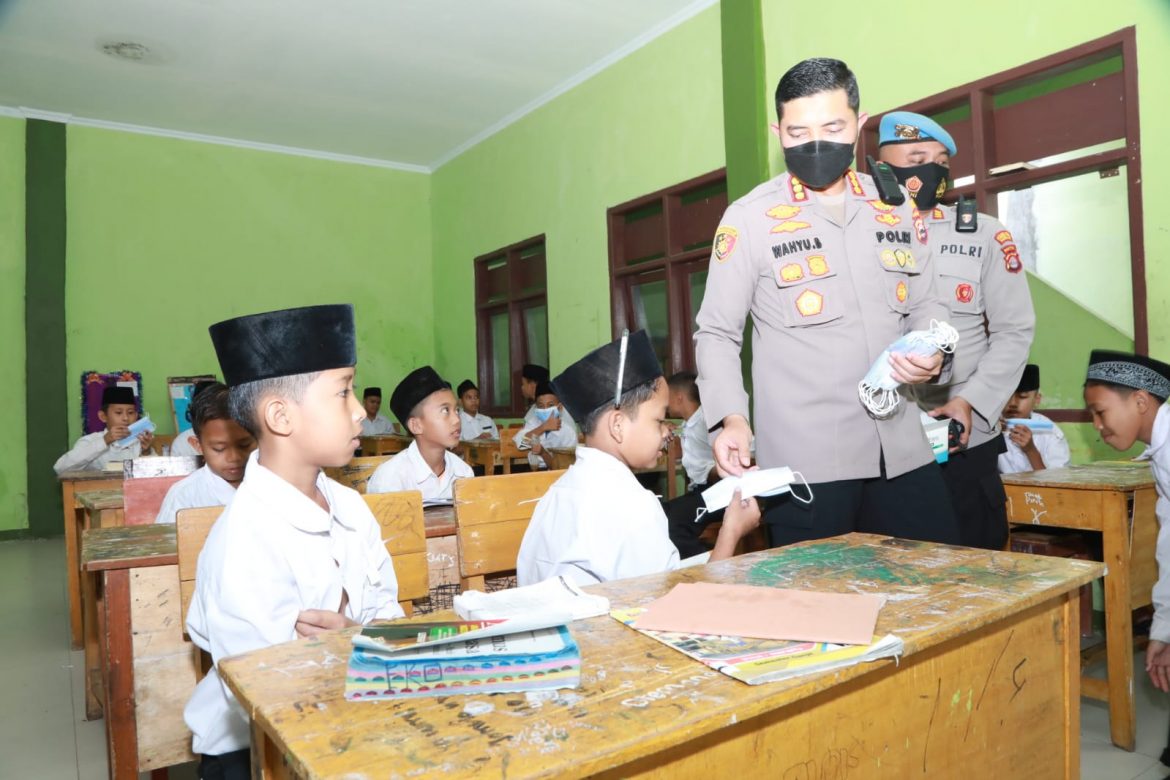 Kapolresta Tangerang Cek Pembelajaran Tatap Muka di Ponpes Daarul Archam