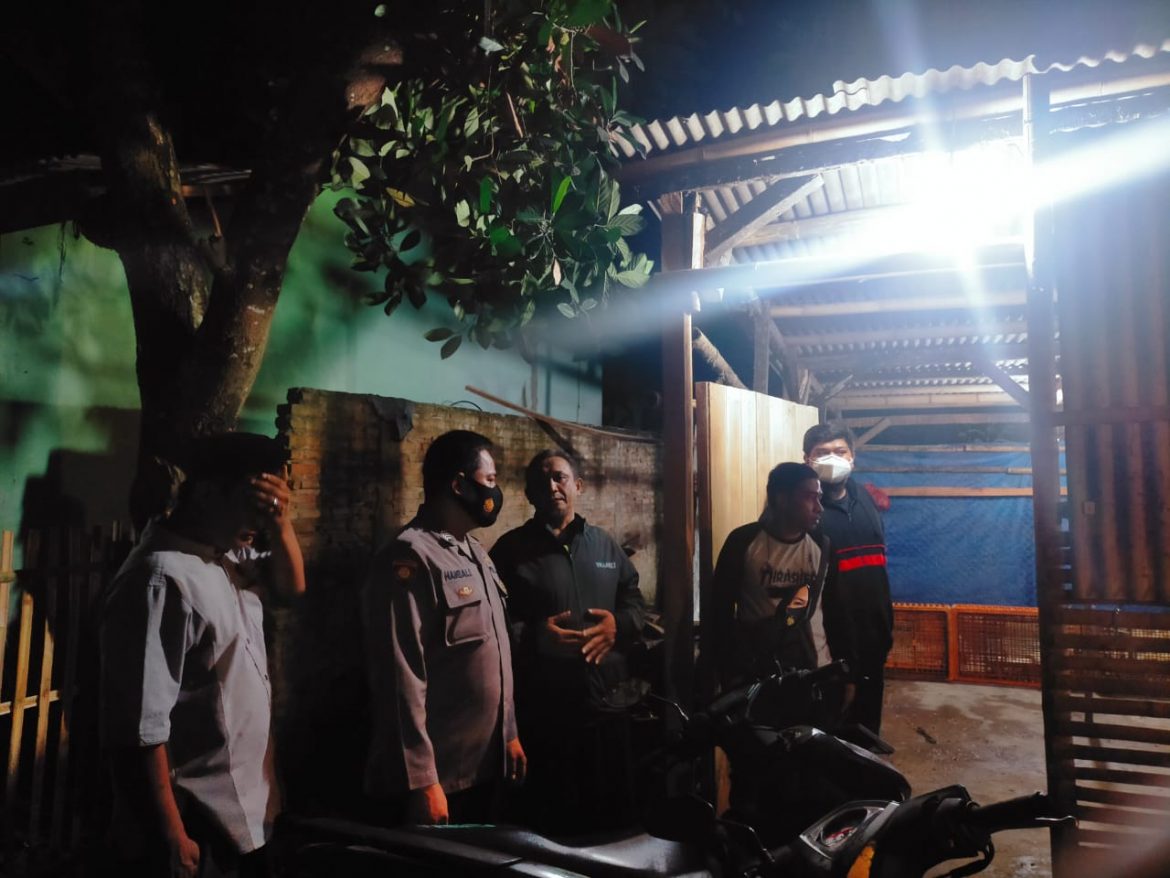 Antisipasi Gangguan Kamtibmas, Bhabinkamtibmas Polsek Walantaka Polres Serang Kota Sambang Pos Kamling