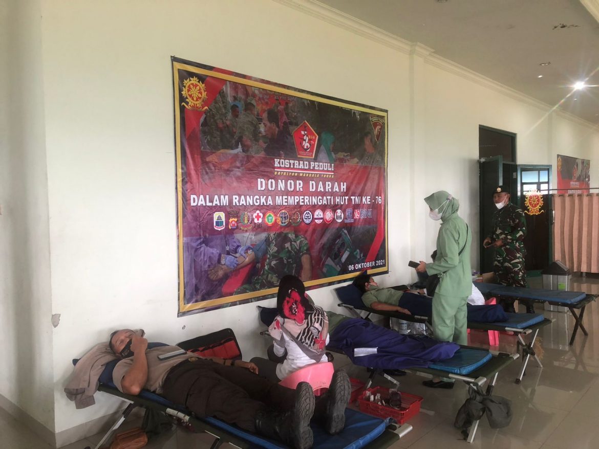 HUT TNI ke-76, Polres Lebak Polda Banten ikuti Donor Darah di Batalyon Mandala Yudha