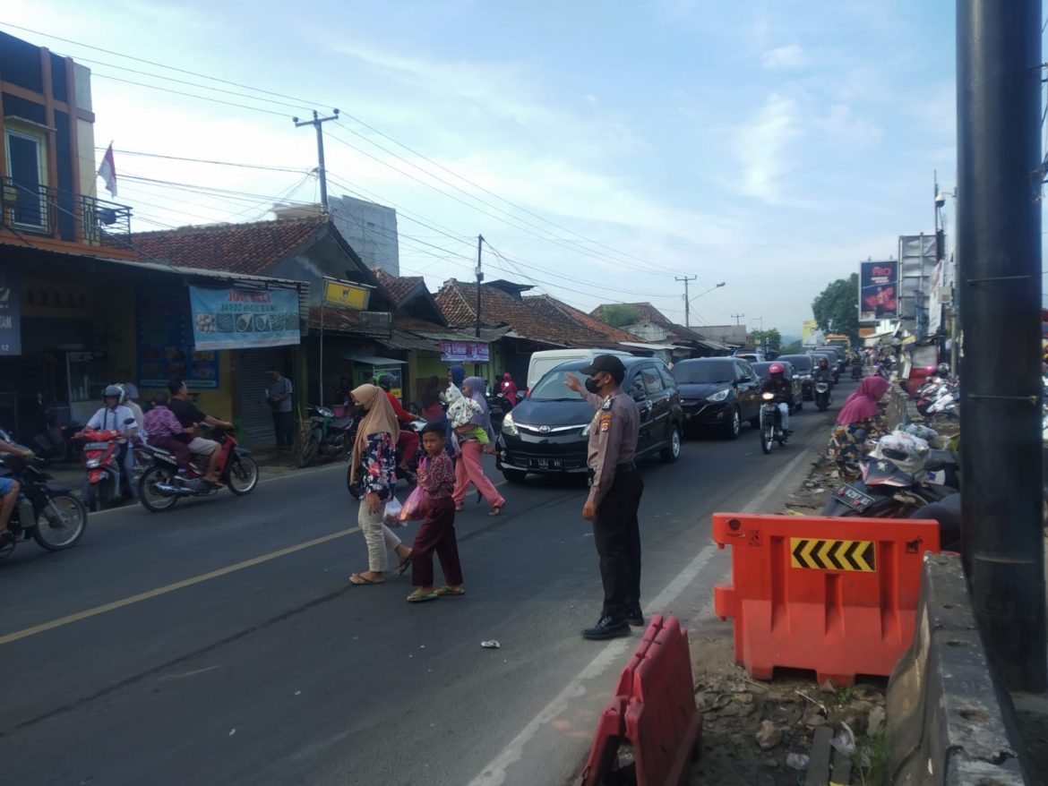 Antisipasi Kemacetan Polsek Baros Polres Serang Kota Giat Strong Point