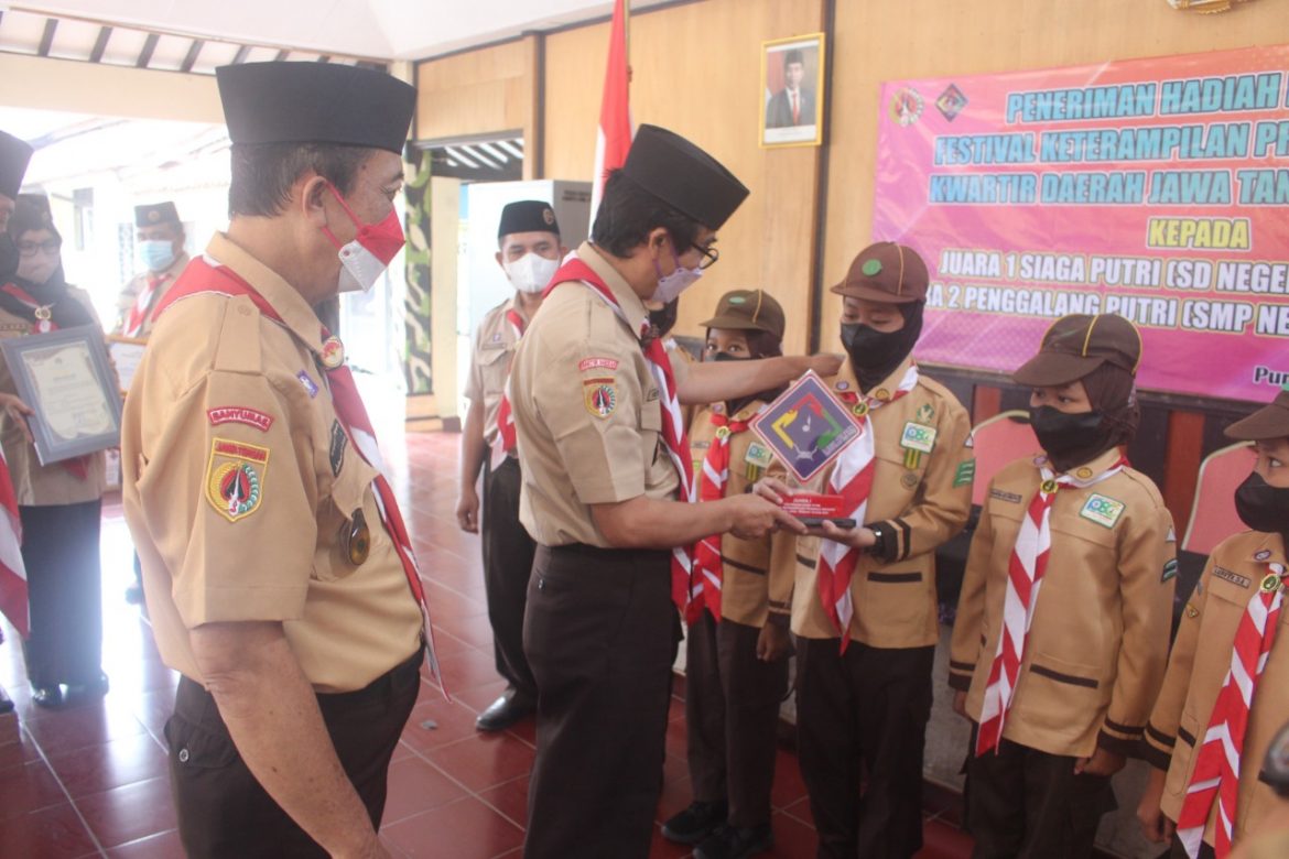 SDN 1 Kebanggan dan SMPN 8 Purwokerto Juara Central Java Scout Festival