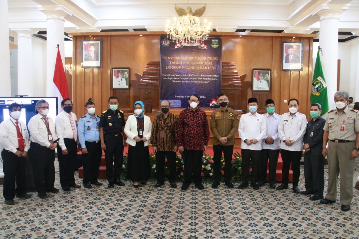 Diserahkan Gubernur Banten, Kanwil Kemenkumham Banten Terima DIPA Petikan Tahun Anggaran 2022