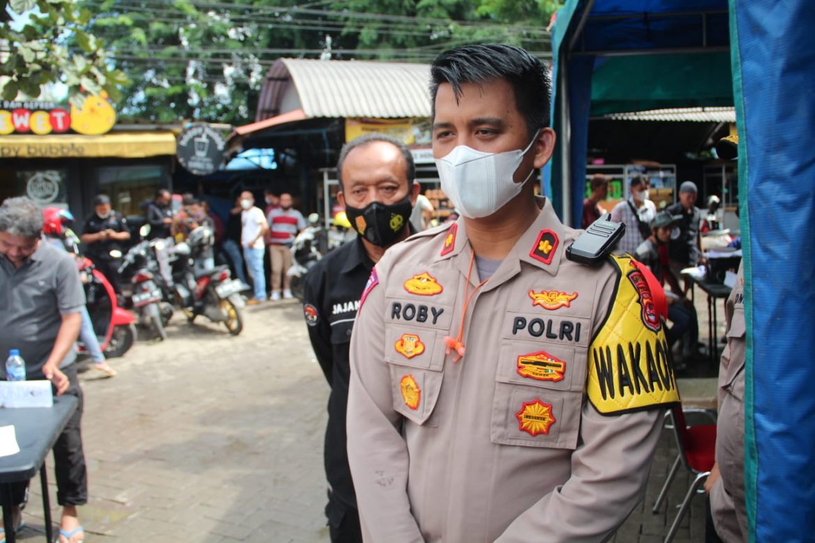 Wakapolres Lebak Polda Banten Pimpin Pelaksanaan Vaksinasi Mobile di Pasar Rangkasbitung