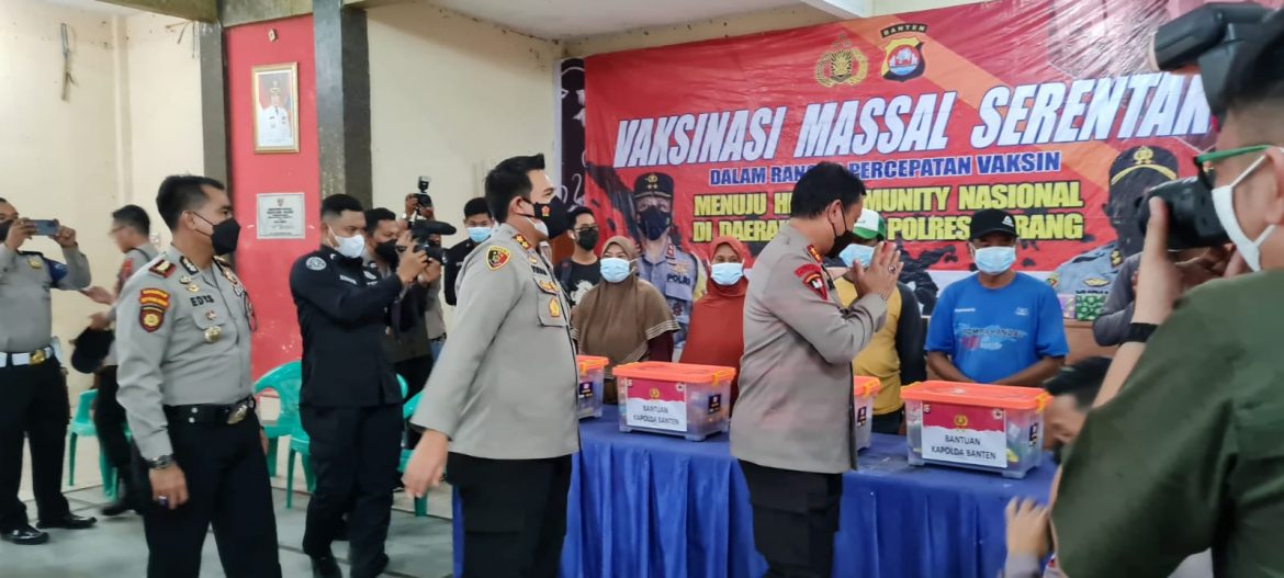 Dirpamobvit Polda Banten Hadiri Vaksinasi Massal Serentak di Gedung PGRI Serang