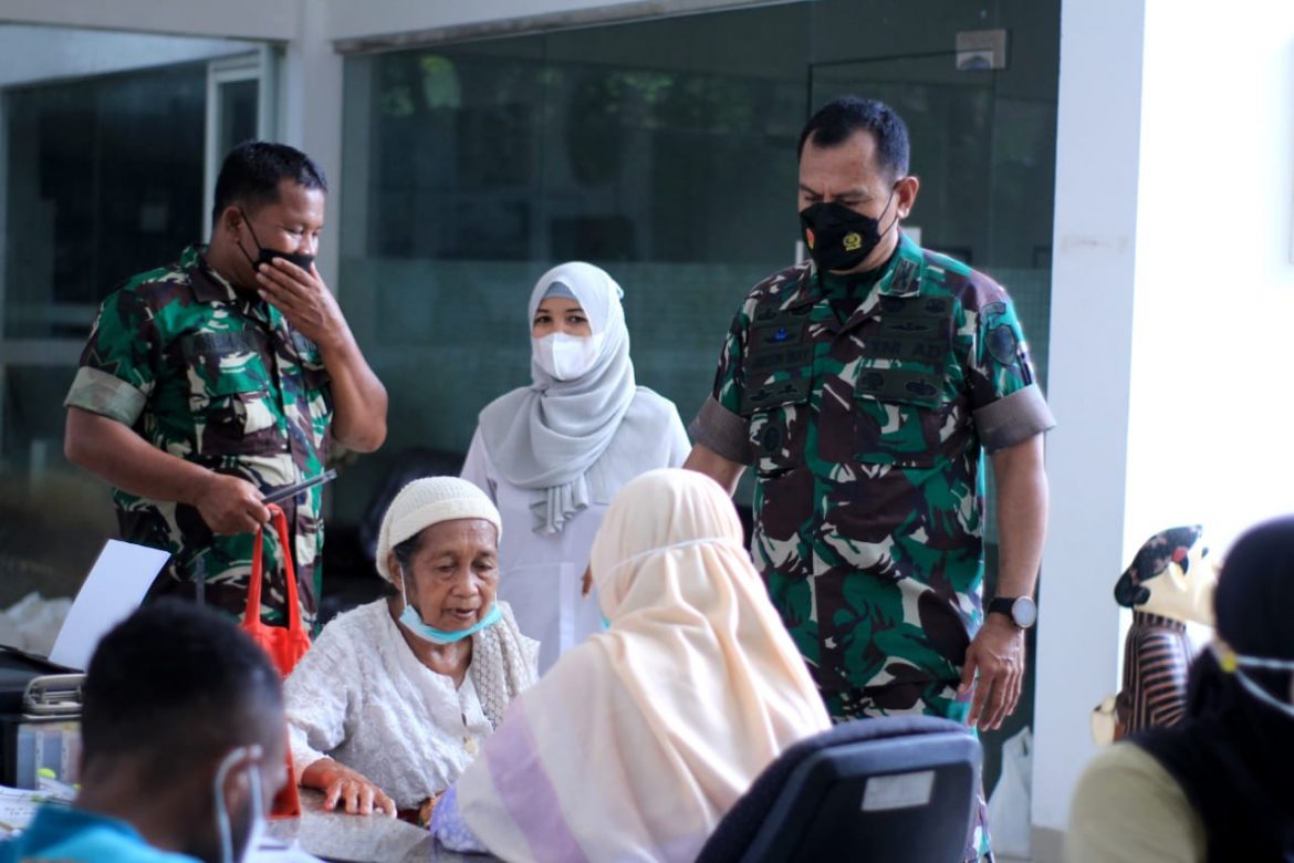 Serbuan vaksinasi dosis 1 secara serentak di 12 Kelurahan Kecamatan Serang, berhasil dilaksanakan oleh Koramil 0602-01/Kota Serang, Rabu 29 Desember 2021