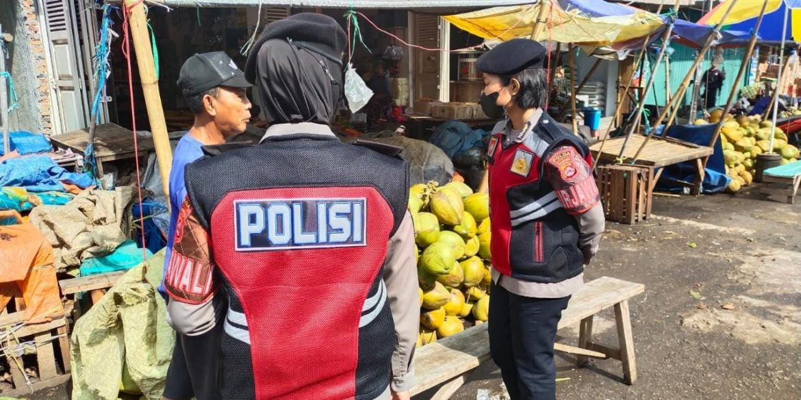Polwan Polda Banten Patroli Berikan Himbauan Kepada Masyarakat