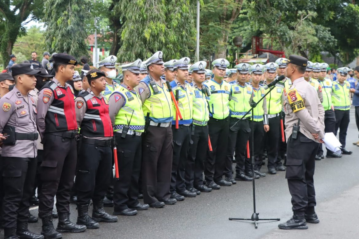 Wakapolres Lebak Pimpin Apel Kesiapan Pengamanan Malam Tahun Baru 2023 di Alun-alun Rangkasbitung