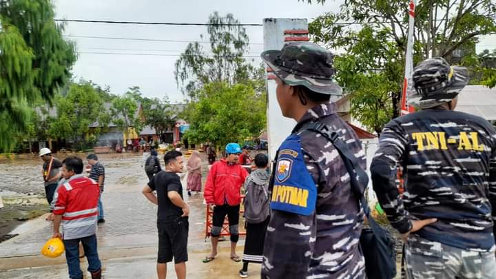 Banjir Bandang, Pos TNI AL Lampia Lantamal VI Makassar Bantu Warga Kecamatan Malili Lutim