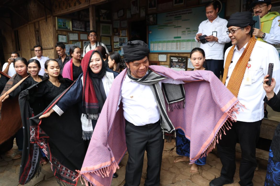 Tutup Pelatihan Tenun Baduy, Pj Gubernur Banten Al Muktabar: Lestarikan Warisan Budaya Leluhur