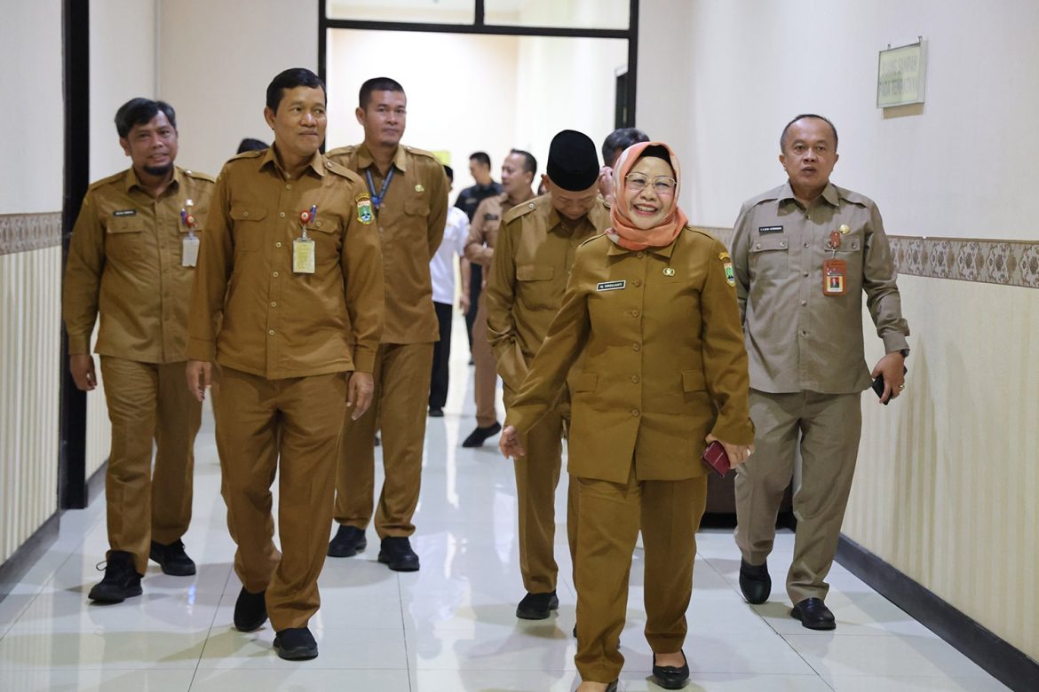 Hari Pertama Pasca Cuti Lebaran 2024, Pj Sekda Provinsi Banten Virgojanti Kunjungi Sejumlah OPD