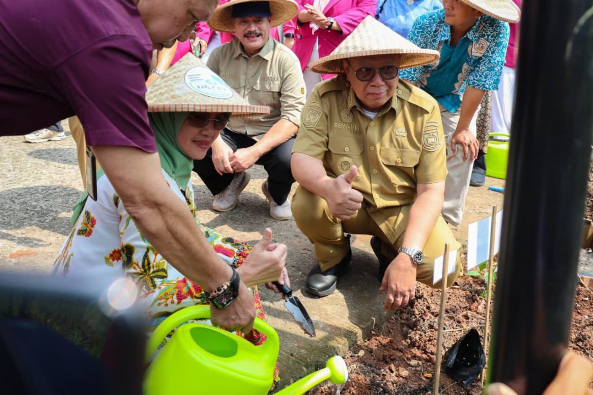 Pemkot Tangsel Tanam 2 Ribu Bibit Cabai dan Terong Serentak di 7 Kecamatan – suarasiber.co.id