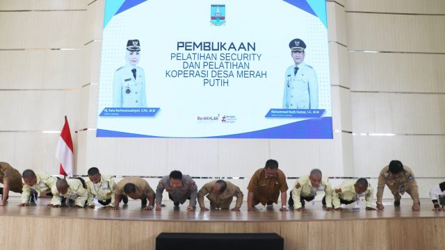 Tes Kesiapan Fisik, Wabup Najib Hamas Ajak Push Up Peserta Pelatihan Security