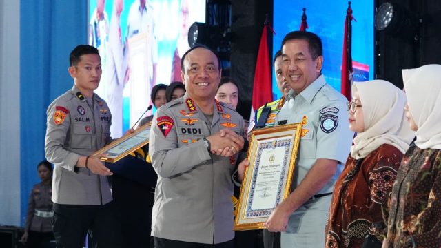 Polri Beri Penghargaan kepada Kementerian dan Lembaga Pendukung Operasi Ketupat 2026, Perkuat Sinergi untuk Keselamatan Masyarakat