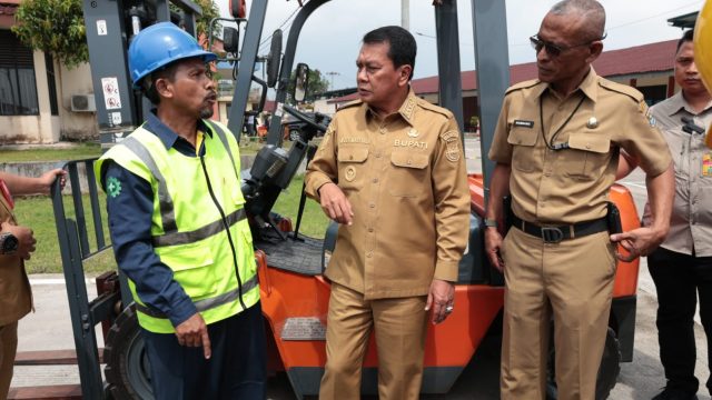 Serahkan Peralatan Usaha WUB, Bupati Maesyal: Dorong Kemandirian dan Penyerapan Tenaga Kerja