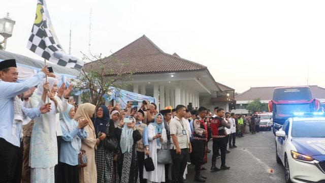 Lepas Calon Haji Kabupaten Serang, Bupati Ratu Rachmatuzakiyah: Jaga Akhlakul Karimah