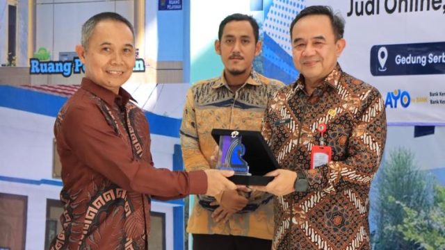 Buka Edukasi Keuangan BPR Kerta Raharja Gemilang, Sekda Soma: Perkuat Literasi Keuangan Masyarakat