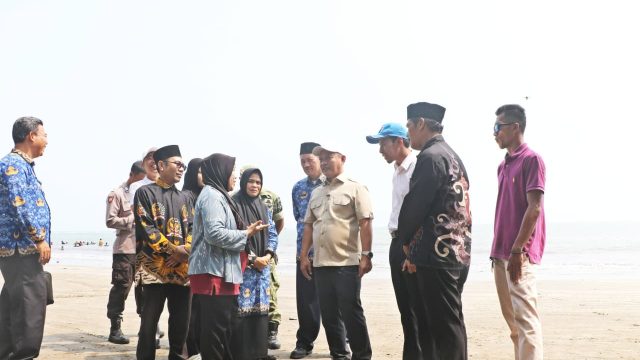 Okupansi Hotel Capai 100 Persen, 25 Ribu Wisatawan Kunjungi Pantai Anyer-Cinangka