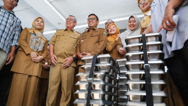 Gubernur Andra Soni Pantau Pelaksanaan MBG dan pra-SPMB