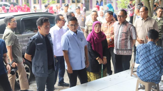 Dampingi Gubernur Banten, Wali Kota Cilegon Pantau Sekolah Gratis, MBG dan SPMB di Kota Cilegon