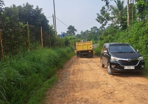 Jalan Ciginggang Rusak Parah, Kades Soroti Aktivitas Tambang Batu yang Tak Pernah Koordinasi