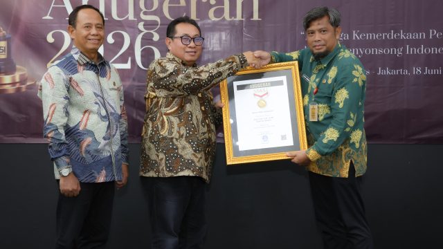 Gubernur Andra Soni Raih Anugerah SMSI 2026 Kategori Spirit Pers Indonesia