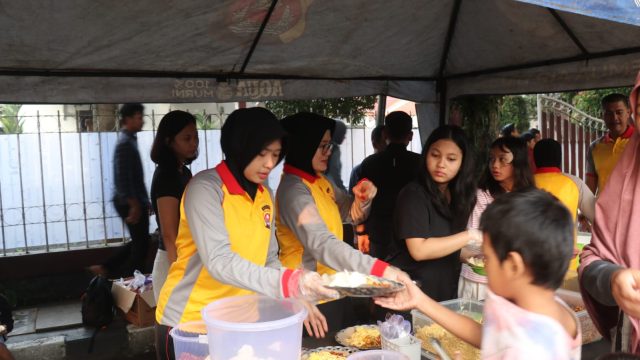 Wujud Kepedulian, Kapolres Lebak Rutin Laksanakan Jum’at Berkah Bagikan Makanan Gratis ke Warga
