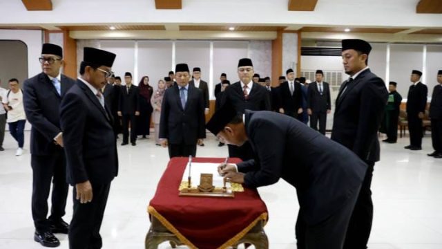 Lantik 102 Pejabat, Wali Kota: Segera Beradaptasi dan Terus Berikan Pelayanan Terbaik