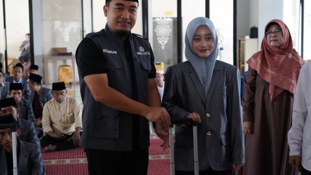 Lepas Kafilah MTQ XXIII Banten, Walikota Robinsar Naikkan Bonus Juara untuk Motivasi Prestasi Qurani Cilegon