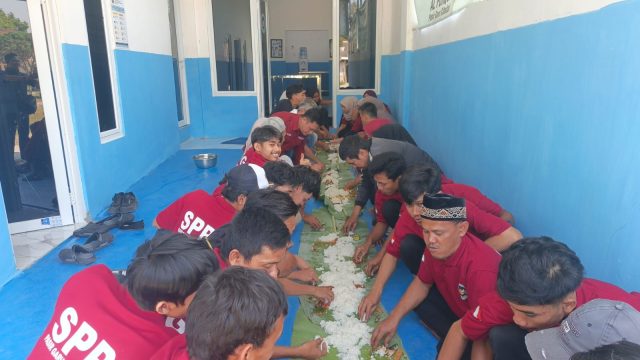 Bangun Semangat Pascalibur Sekolah, Relawan SPPG MBG Pasir Garu Gelar Aksi Bersih-Bersih dan Doa Bersama Perkuat Kekompakan Tim