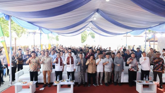 Gubernur Andra Soni Apresiasi Semangat Gotong Royong Warga Cengkok Dalam Membangun Kampung