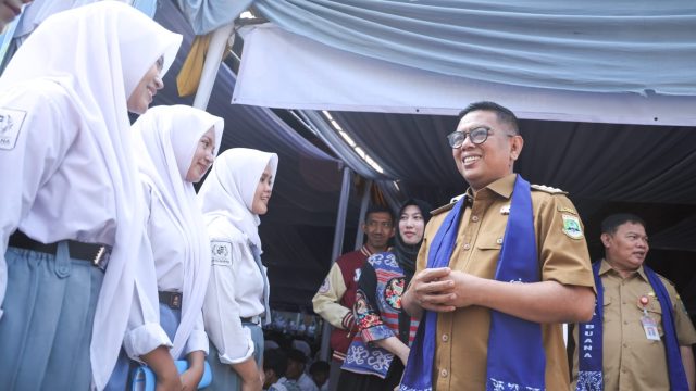 Gubernur Andra Soni Tegaskan Program Sekolah Gratis Utamakan Mutu Pendidikan