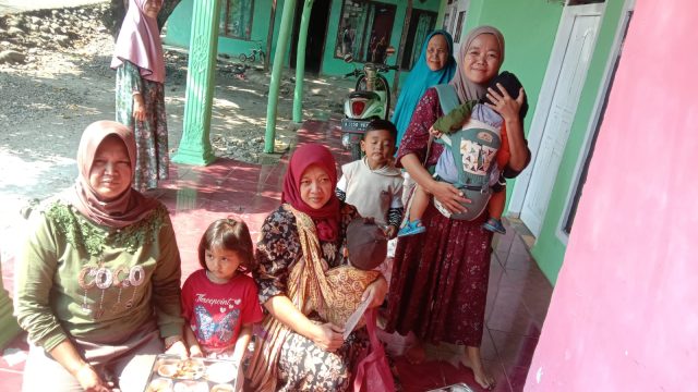 Relawan SPPG Lebak Asih 2 Penuh Semangat Salurkan MBG, Penerima Manfaat Apresiasi Menu Bergizi untuk Balita, Ibu Hamil, dan Ibu Menyusui