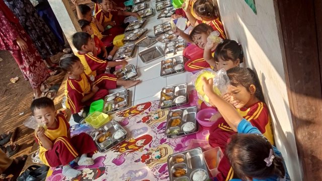 Anak-anak PAUD Nurul Janah Antusias Nikmati Program Makan Bergizi Gratis, SPPG Lebak Asih 2 Perkuat Investasi Gizi Sejak Dini