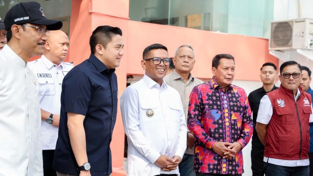 Bupati Tangerang Dampingi Seskab Teddy Indra Wijaya dan Mensos Tinjau Sekolah Rakyat di Curug