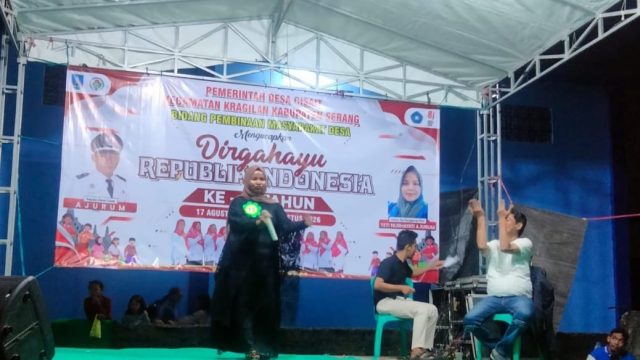 Sri Mulyani Juara I Lomba Karaoke Desa Cisait, Semarak HUT ke-81 RI Makin Meriah