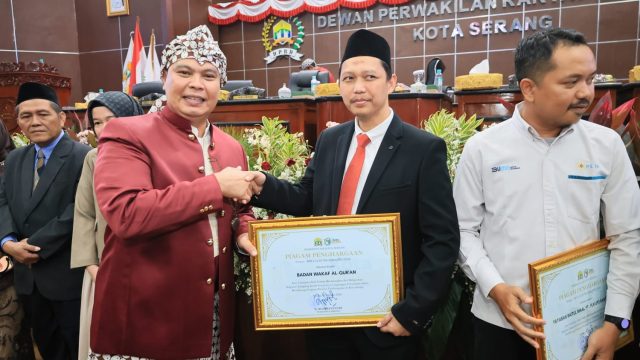 Momentum Hari Jadi Kota Serang Ke-19, BWA Terima Penghargaan dari Walikota atas Kontribusi Pembangunan
