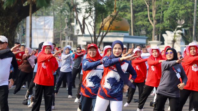 Perkuat Persaudaraan, Bupati Serang Ratu Zakiyah Ramaikan Perlombaan HUT ke 81 RI